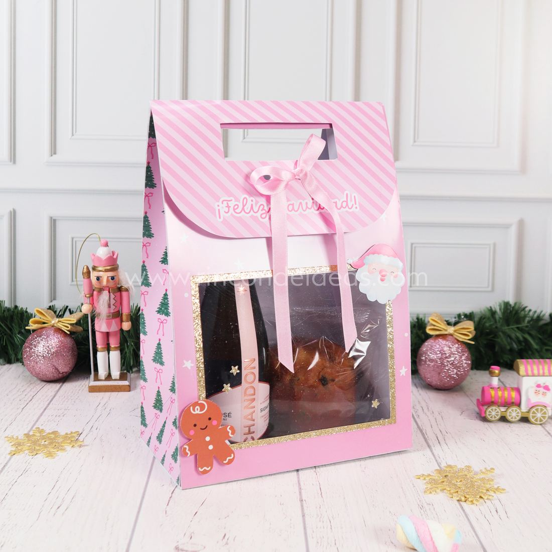 Bolsa con visor rosa para Navidad en tres cuartos, con Papá Noel, galletita de jengibre y ventana de acetato · Masterclass de Navidad 2026