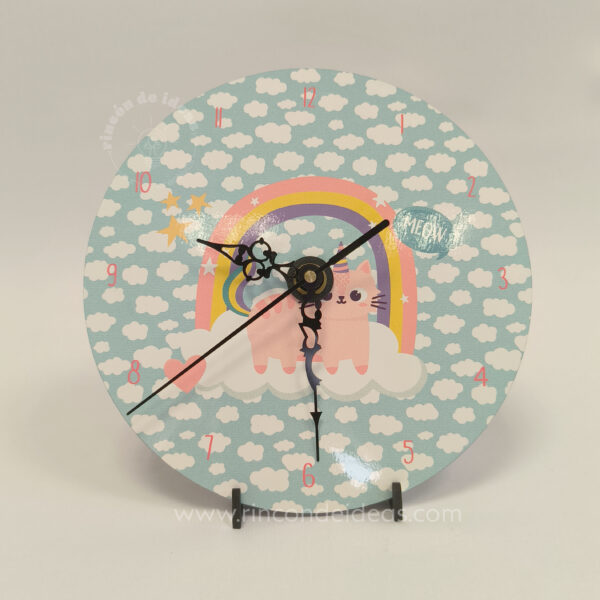 Reloj de pared redondo sublimado con gatito unicornio y nubes celestes · Curso de Sublimación