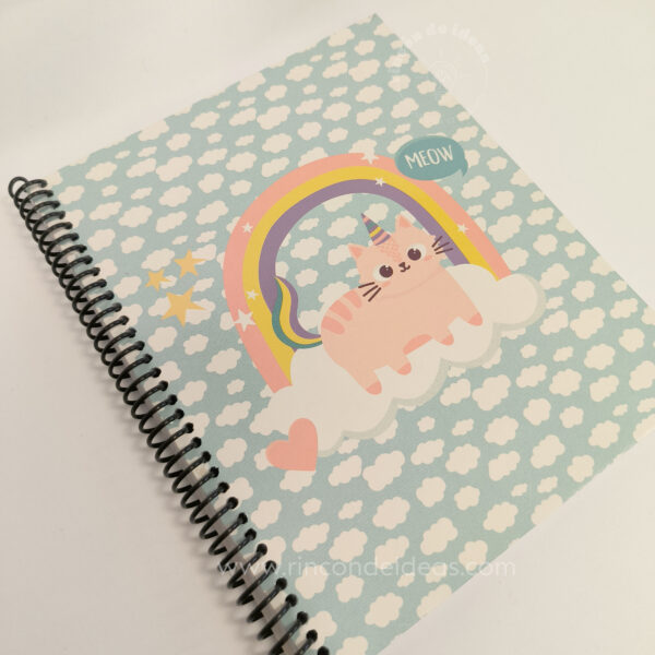 Cuaderno con espiral negro y tapa sublimada de gatito unicornio en diagonal · Curso de Sublimación