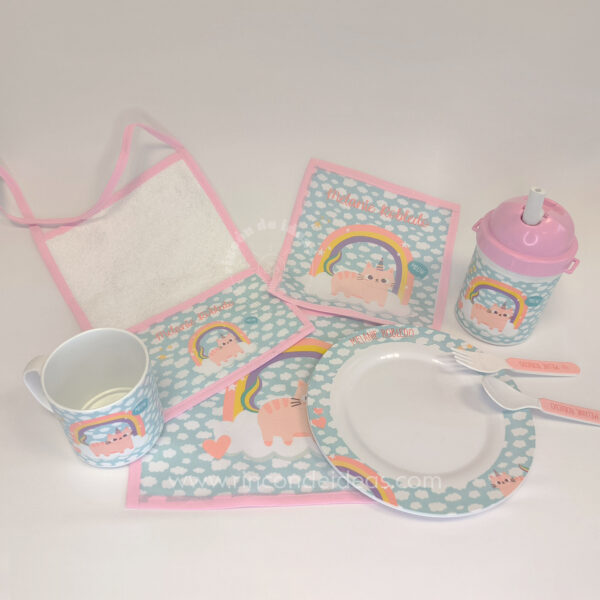 Set infantil sublimado de gatito unicornio con baberos y vaso rosa, otra vista · Curso de Sublimación
